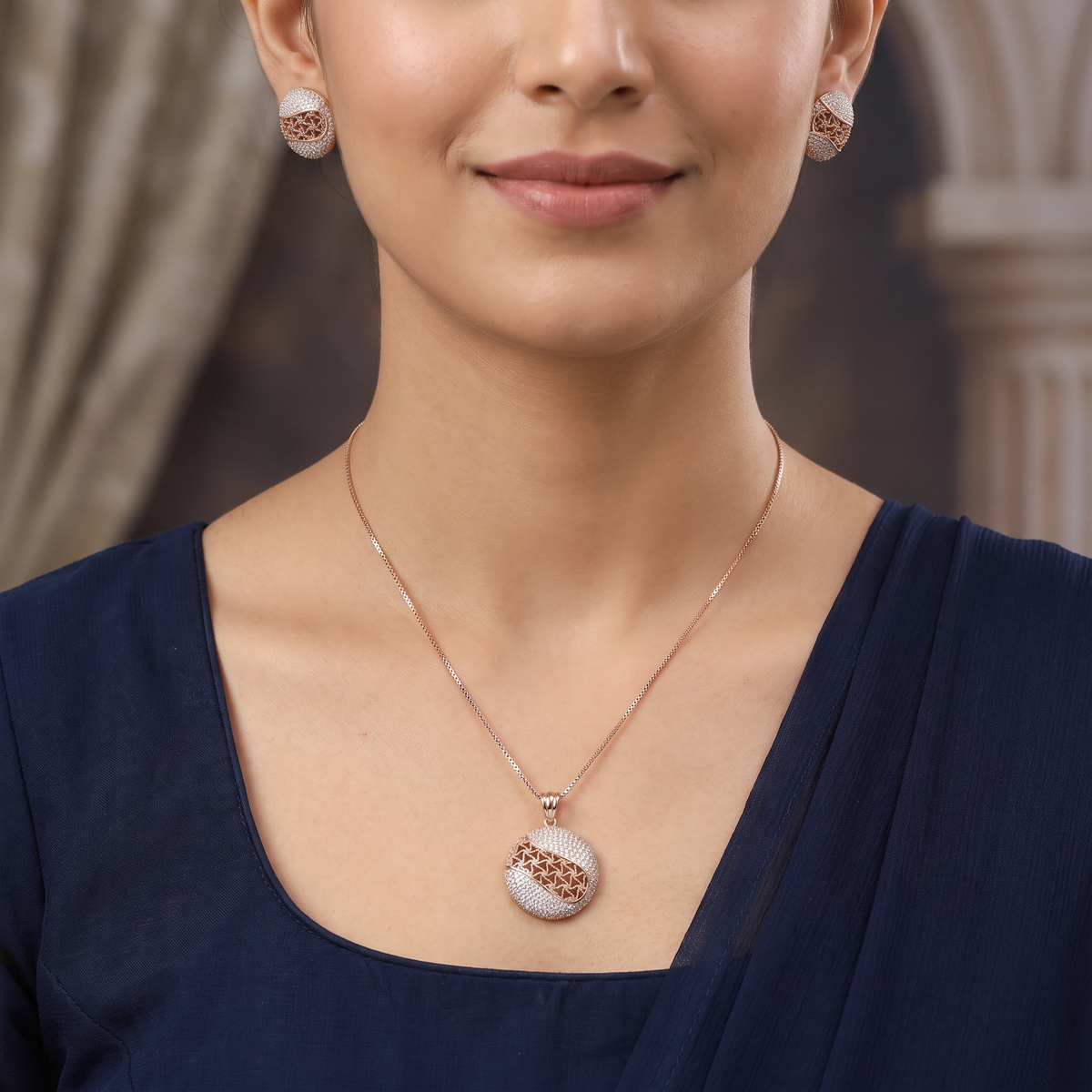 Framed Orbit Chain With Sculpted Round Styling