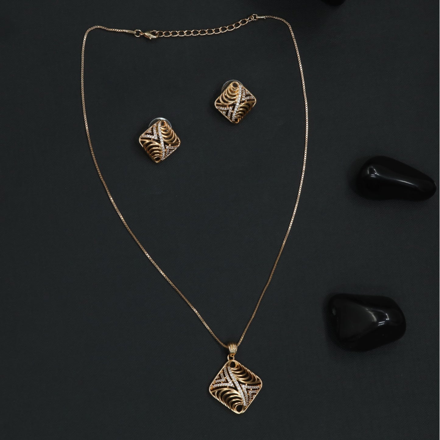 Signature Crest Chain With Openwork Diamond Design