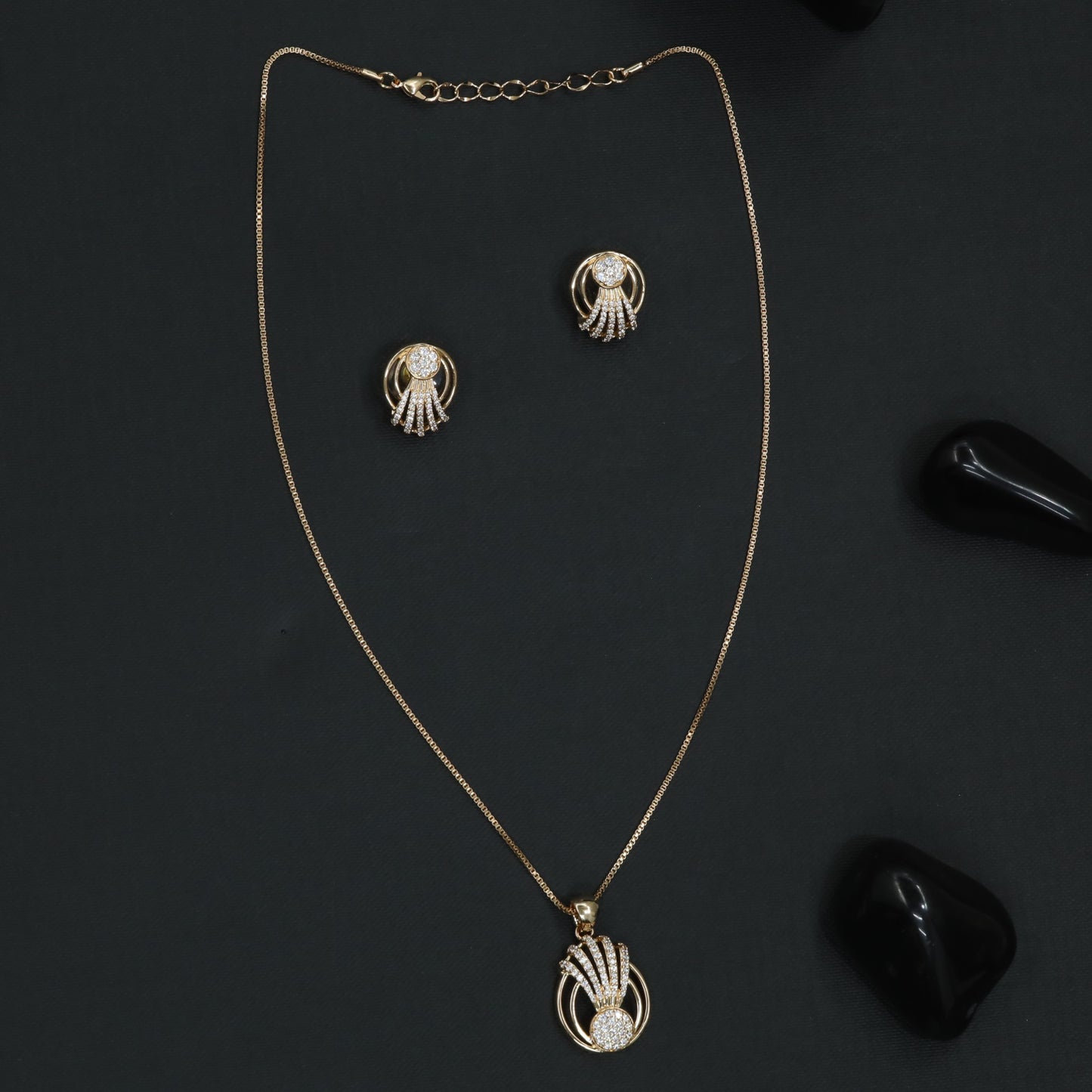 Regal Ripple Chain With Structured Drop Styling