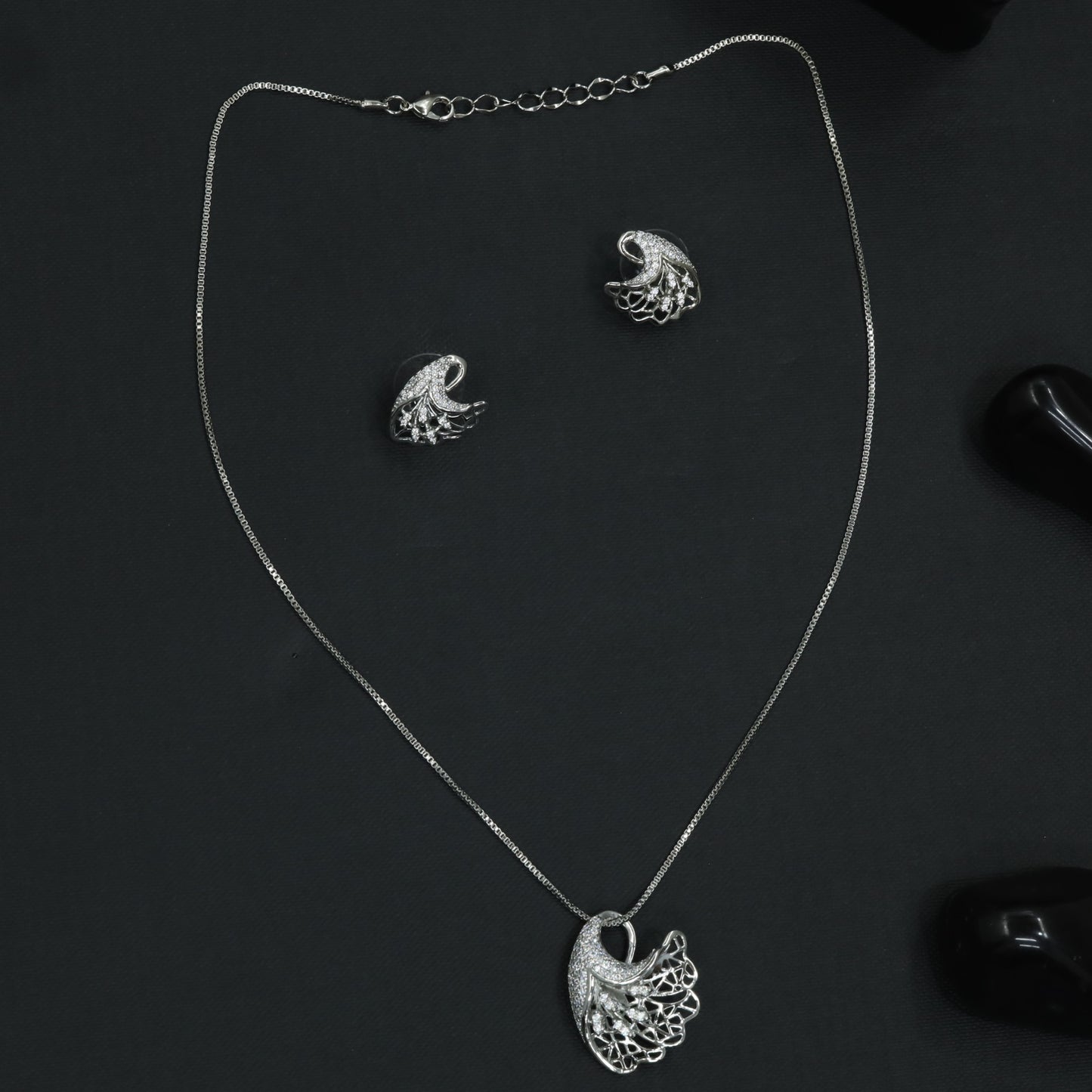 Textured Feather Chain With Coordinated Pendant Set