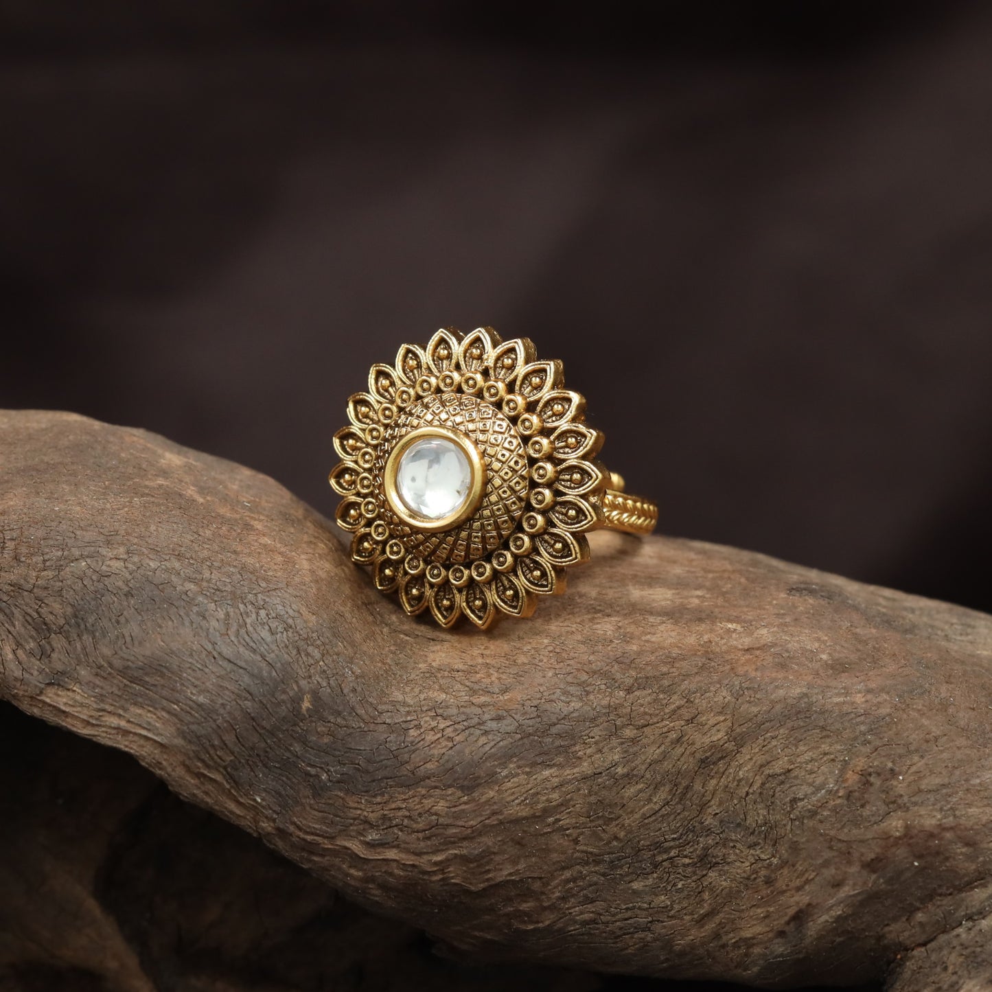 Luxury Sunburst Rosette Antique Finger Ring With Decorative Oval Centre