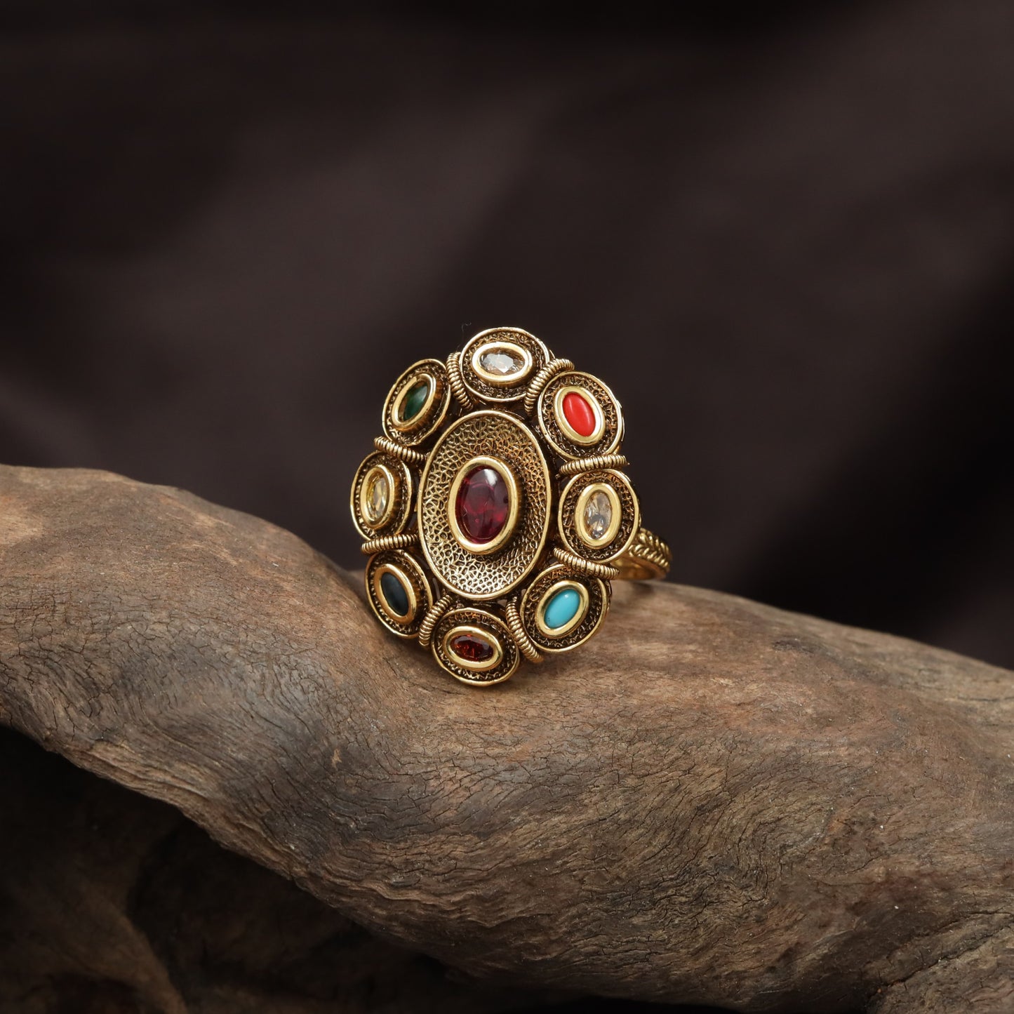 Classic Floral Arrangement Antique Finger Ring With Oval Petal Structure
