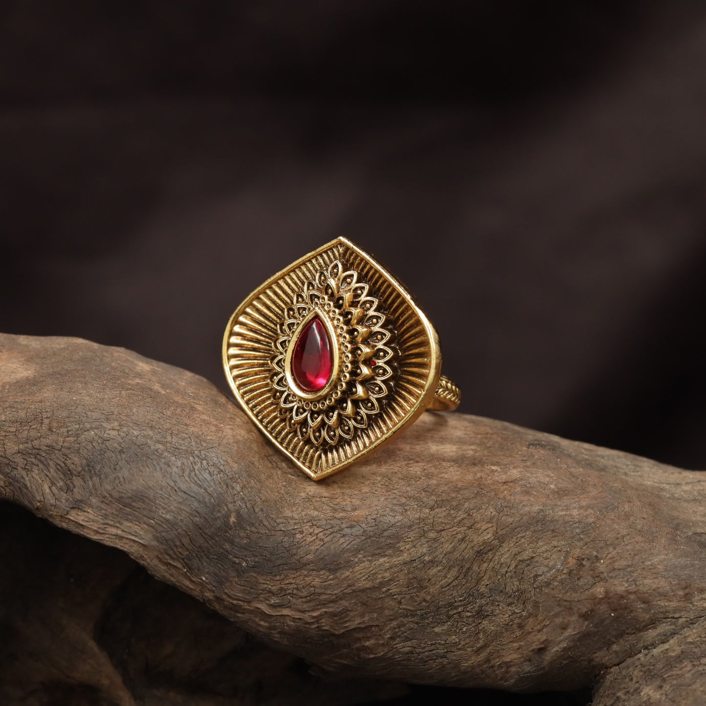 Festive Antique Finger Ring featuring Structured Teardrop Arrangement