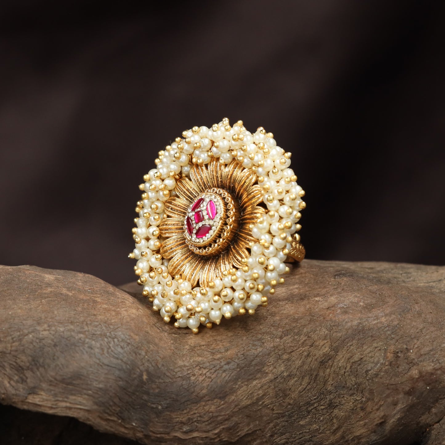 Regal Antique Finger Ring featuring Structured Panel Borders