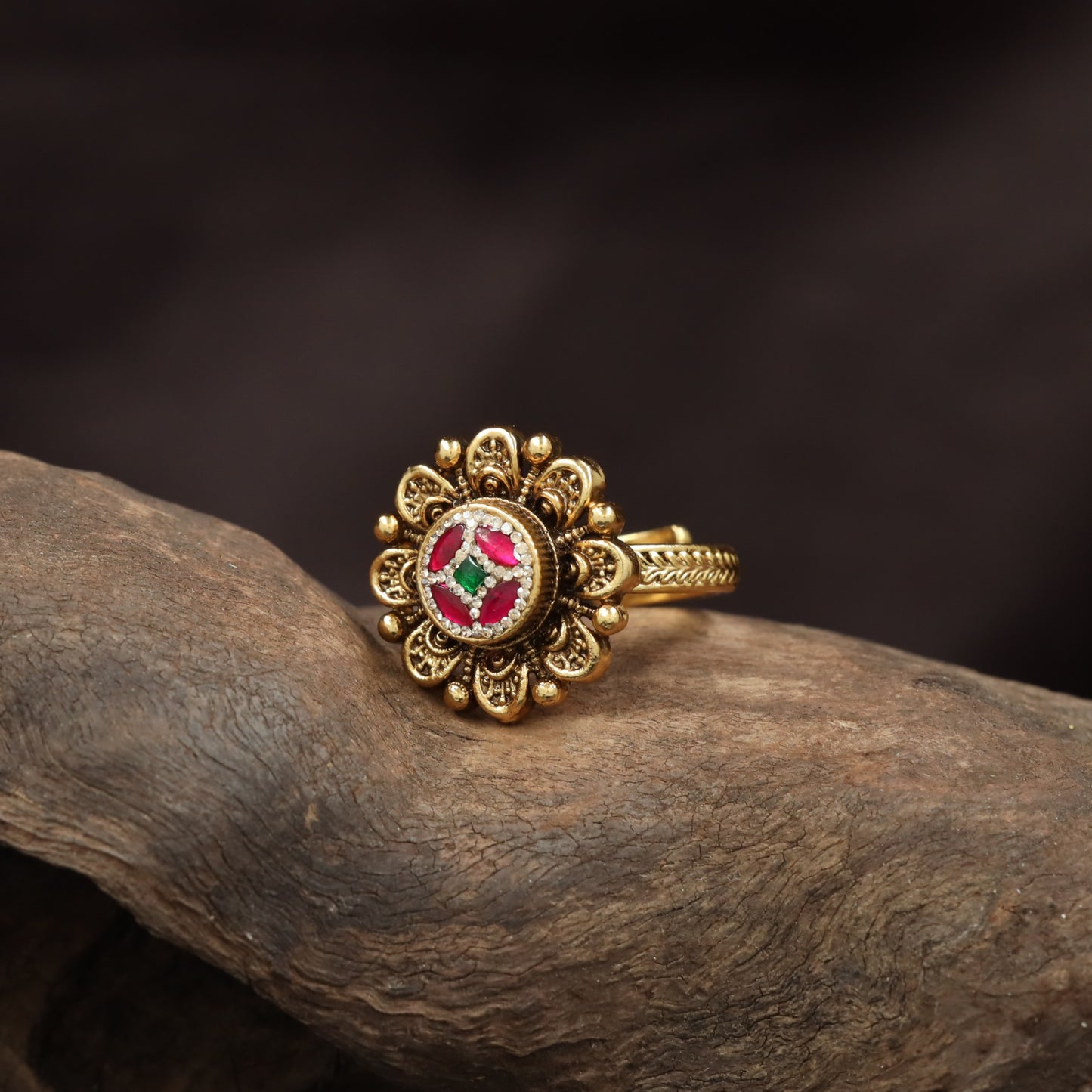 Heritage Bloom Style Antique Finger Ring Featuring Textured Border Craft