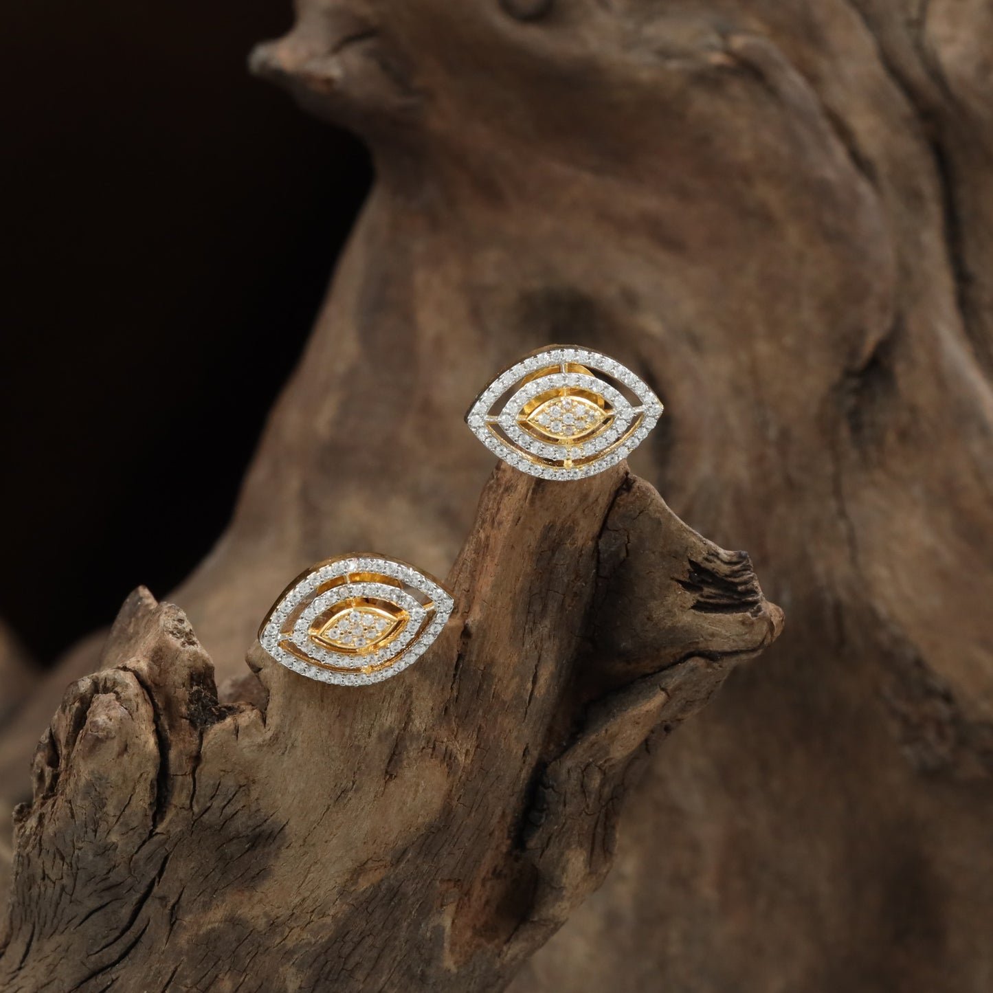 Blossom eye Stud with double border detailing