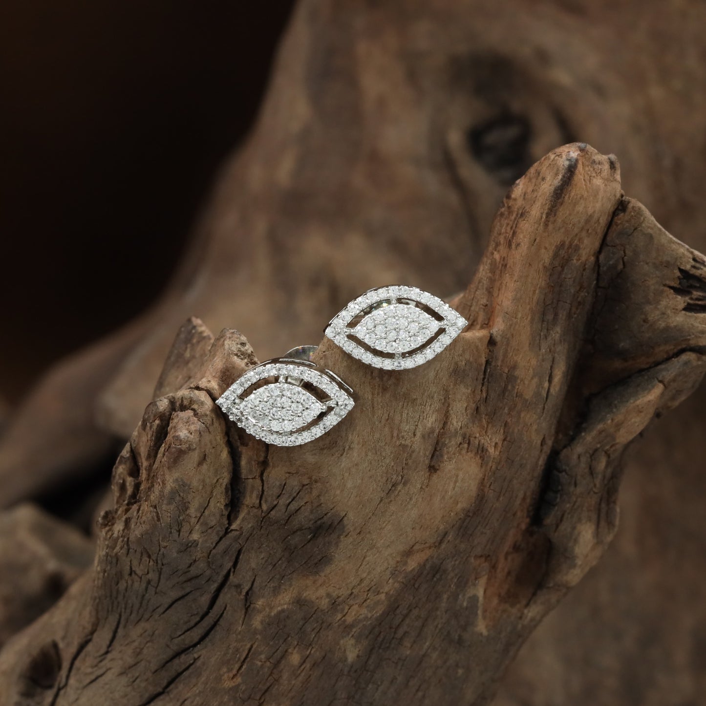 Noble Eye Halo Stud with Refined Openwork Arrangement
