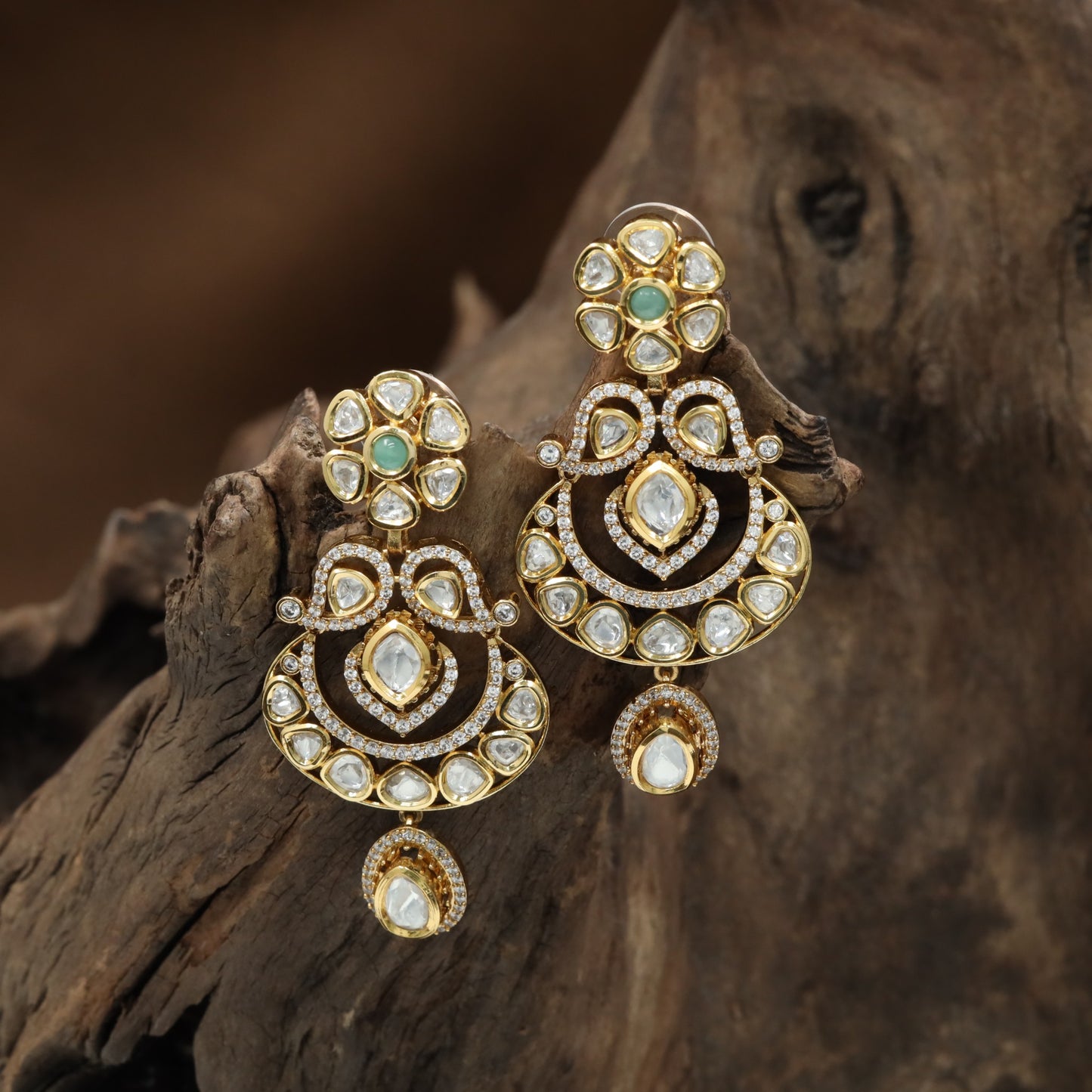 Bordered Arch Kundan Hanging with Circular Frame Layout and Hanging Drops