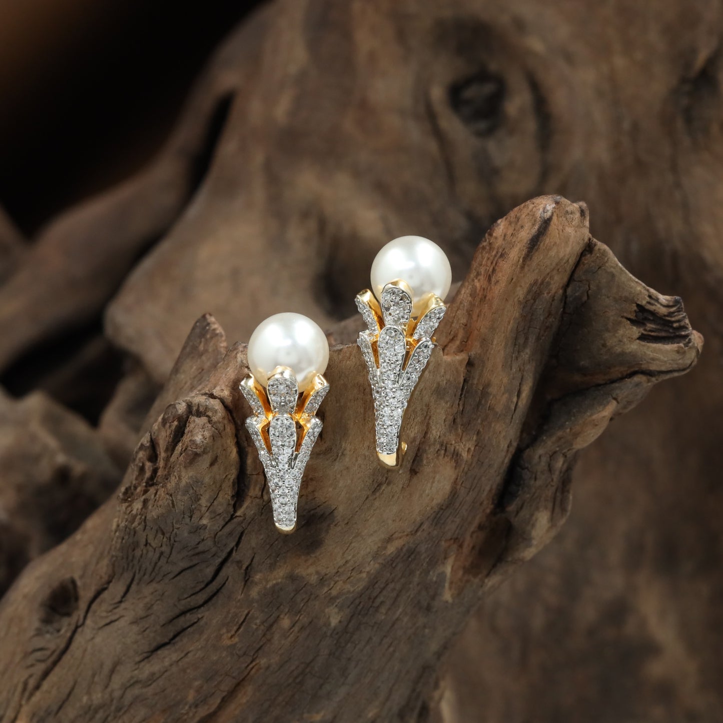 Decorative Crown Stud with Raised Pearl Placement