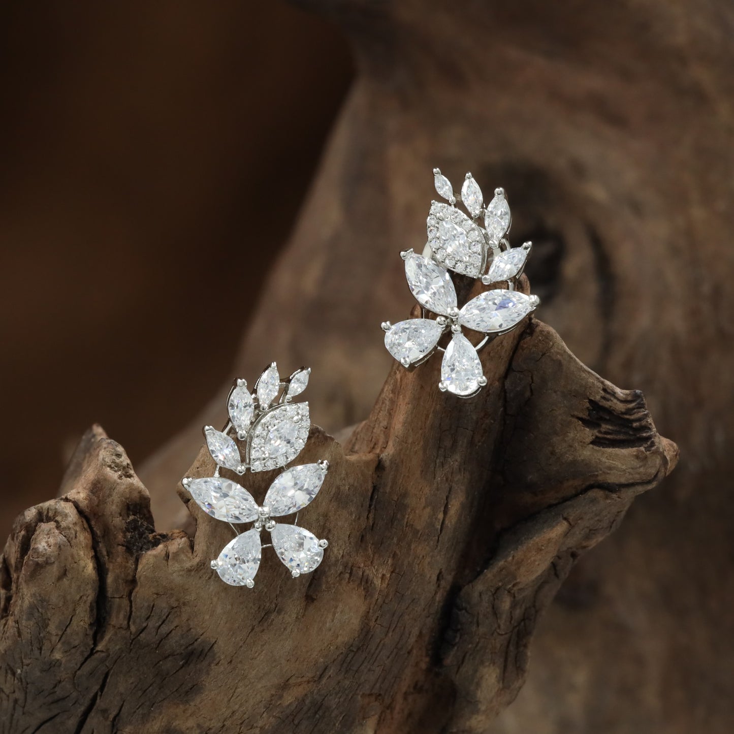 Drop Leaf Stud with Symmetrical Cluster Formation