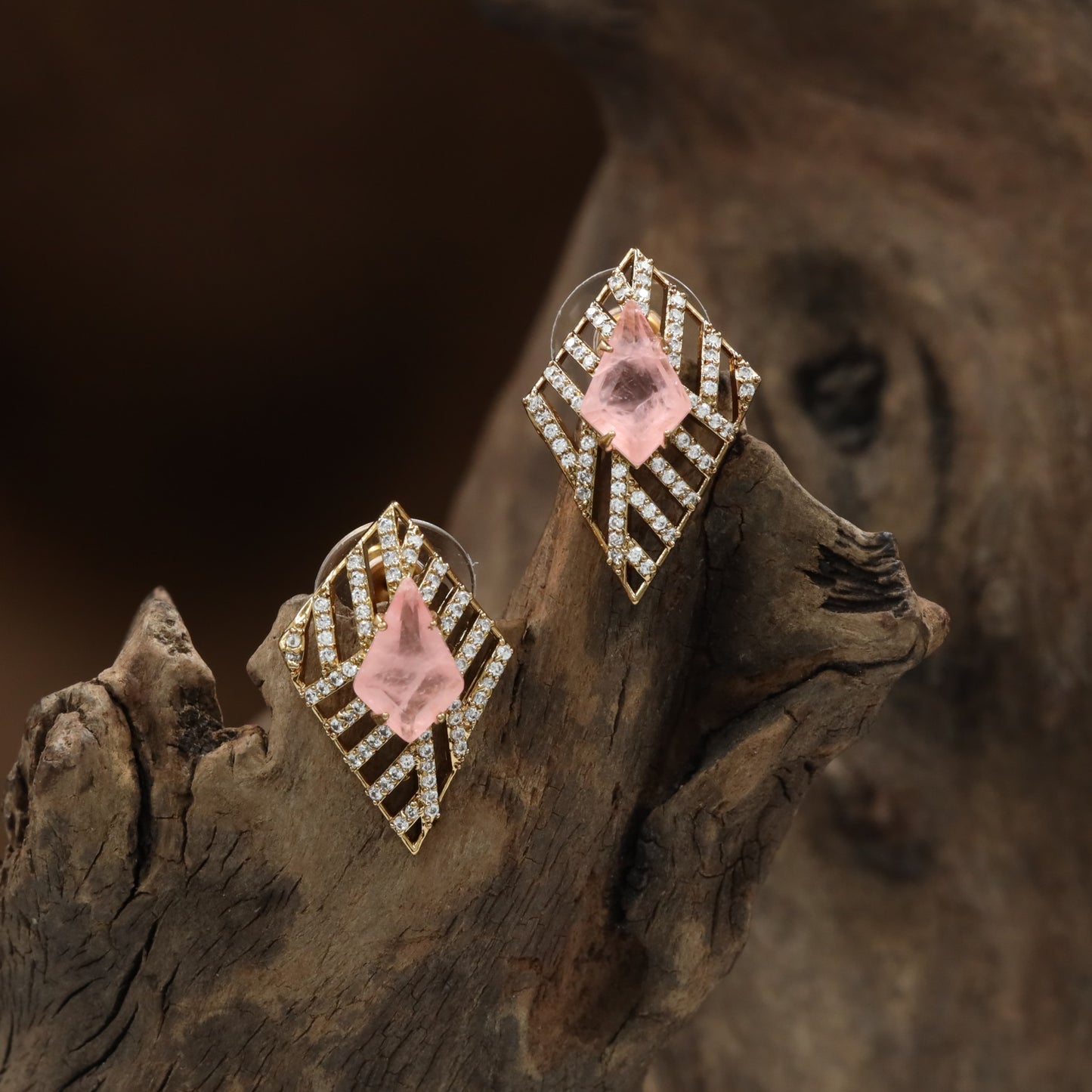 Kite Frame GJ Stud with Layered Border Detailing