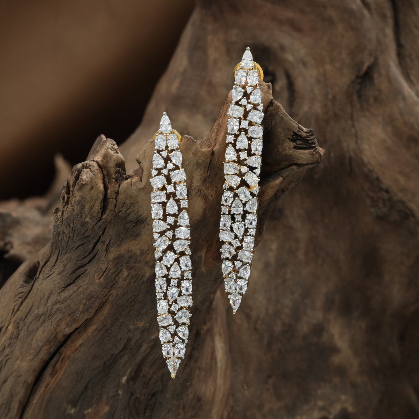 Vertical Exclusive Gj Hangingss with Repeating Oval Forms and Intricate Connecting Details