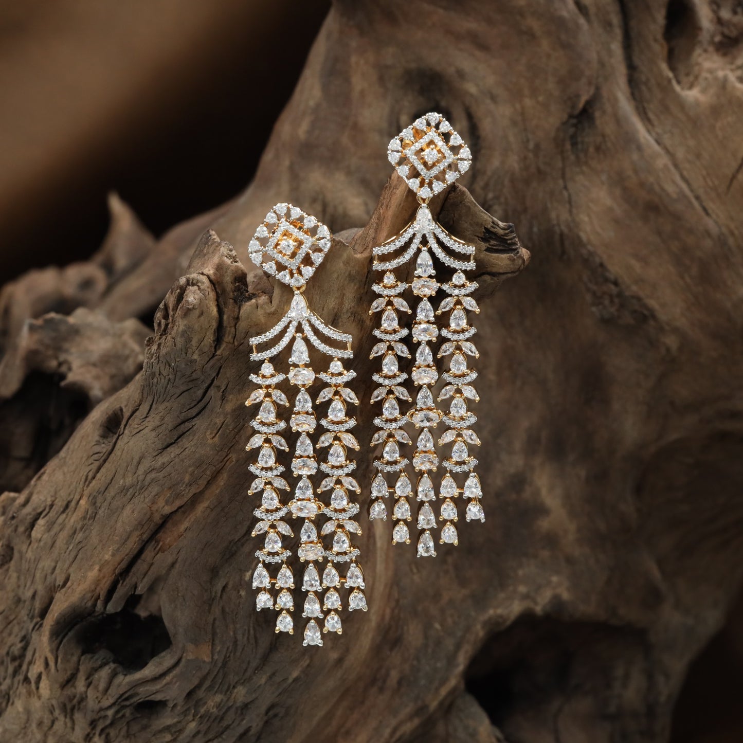 Chain Cascade GJ Hanging with Geometric Top Styling and Hanging Strands