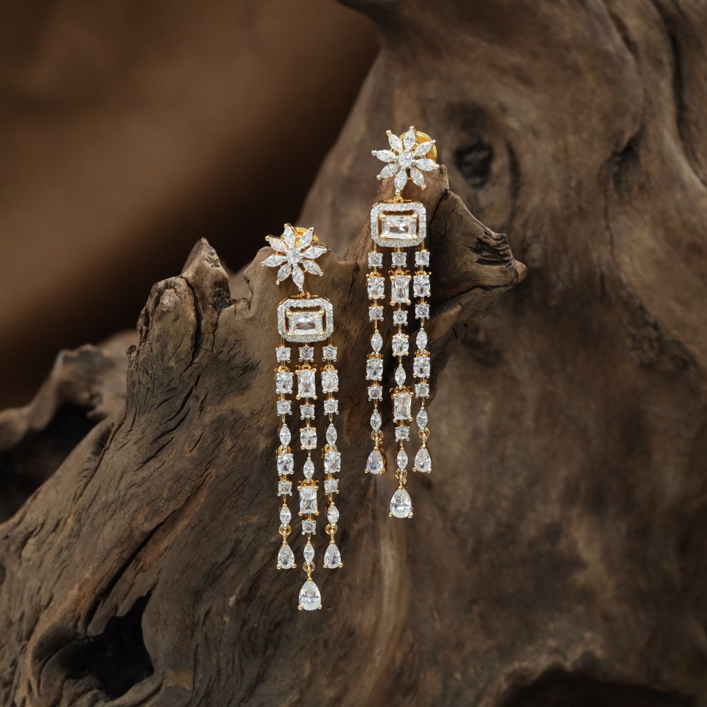 Star Frame GJ Hanging with Square Tassel Layout and Cascading Chain Drops