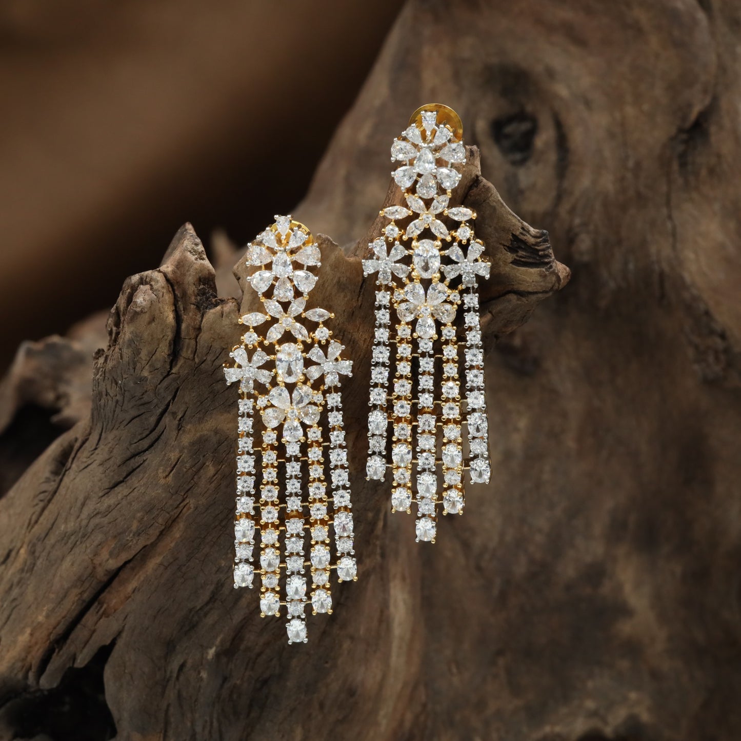 Flower Chain GJ Hanging with Cascading Tassel Strands and Border Detailing
