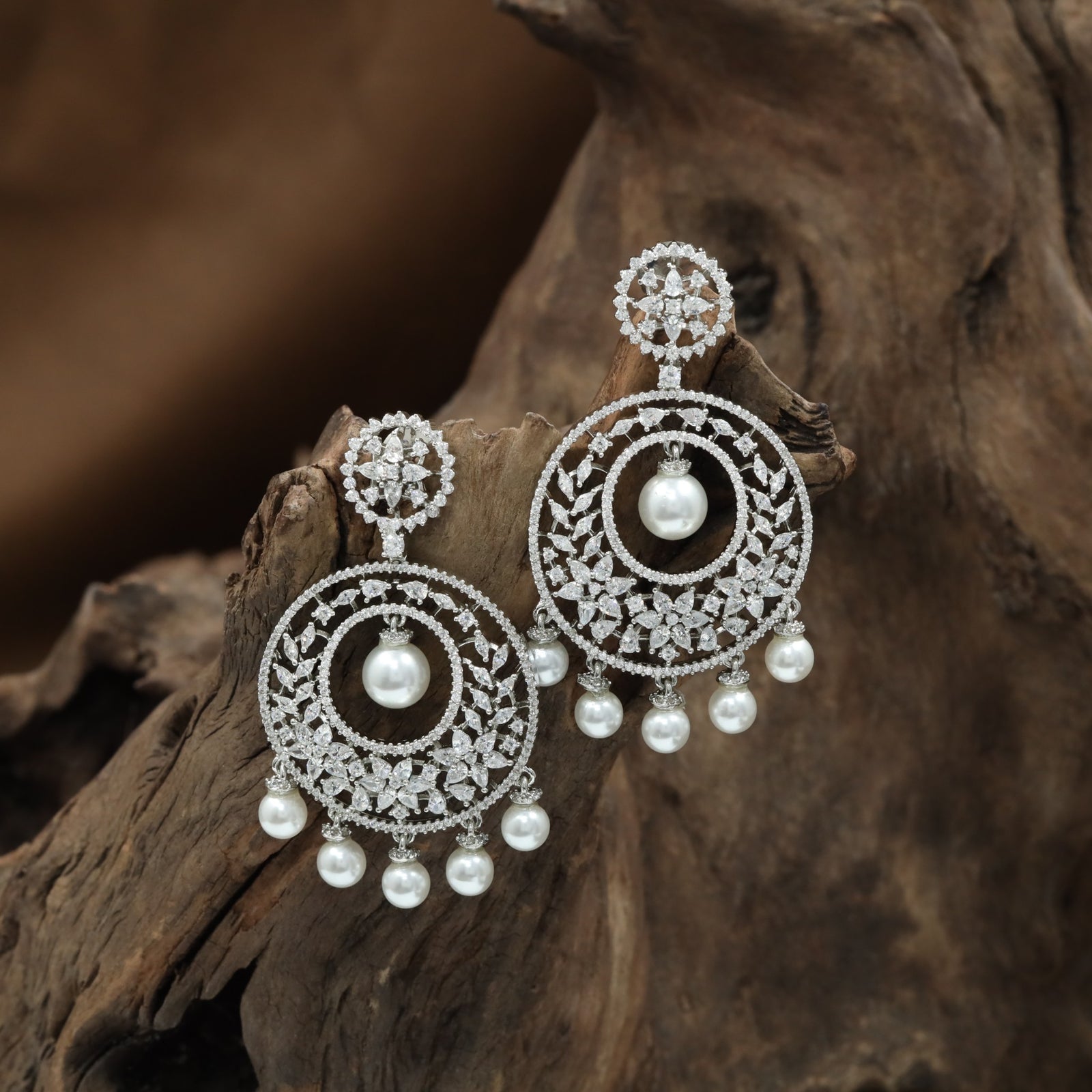 Circular Pearl Hanging with Open Frame Arrangement and Border Detailing