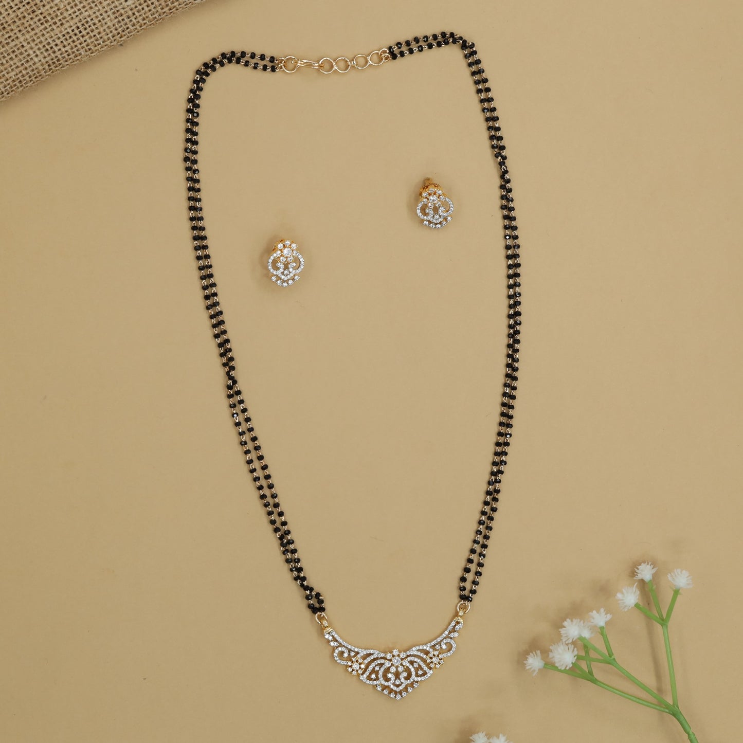 Paisley Curve Gj Mangalsutra with Openwork Scroll Styling