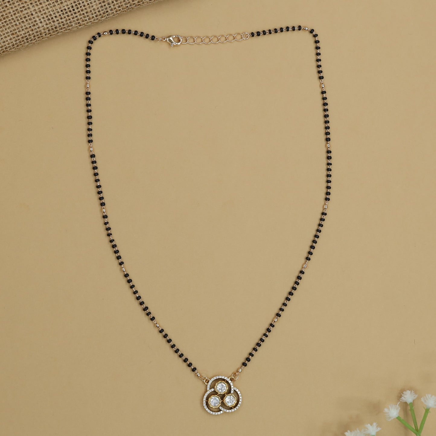 Traditional Kundan Mangalsutra with Cluster Border Pattern