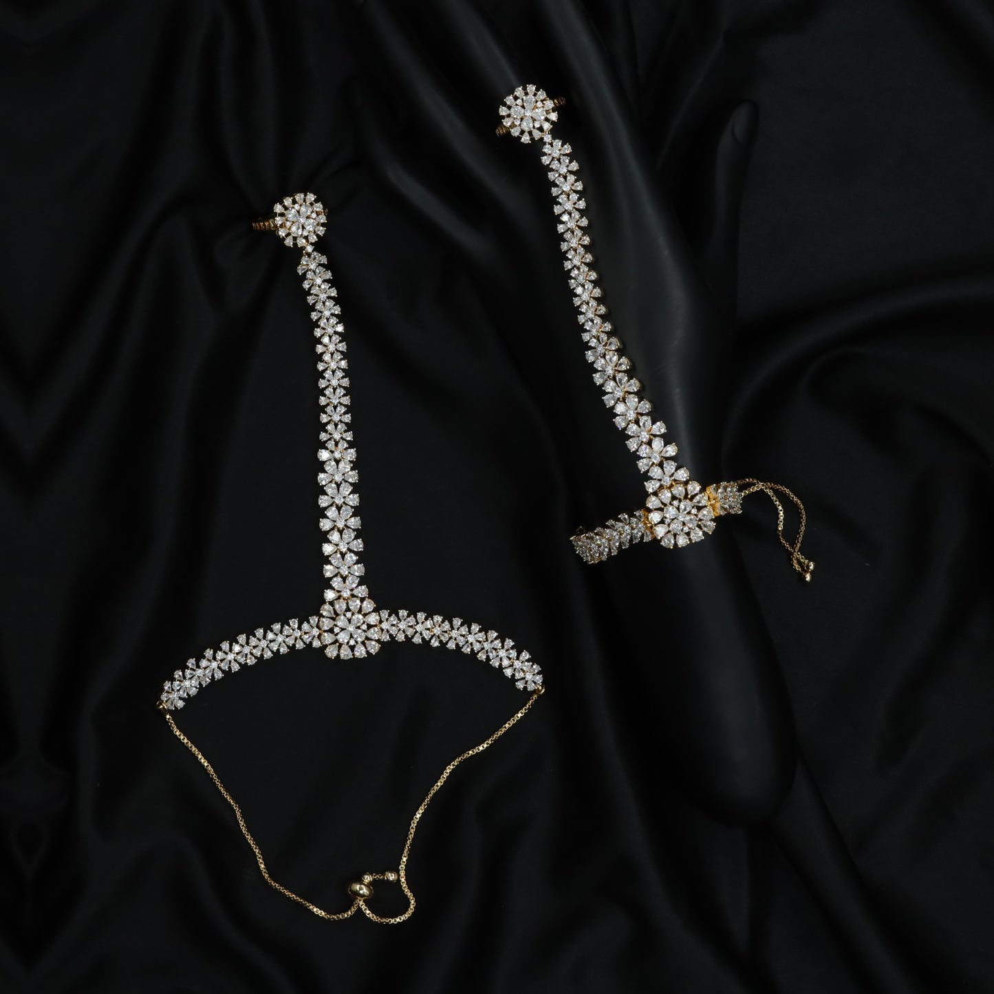 Classic Panja Gj Panja with Structured Chain Arrangement and Wrist Styling