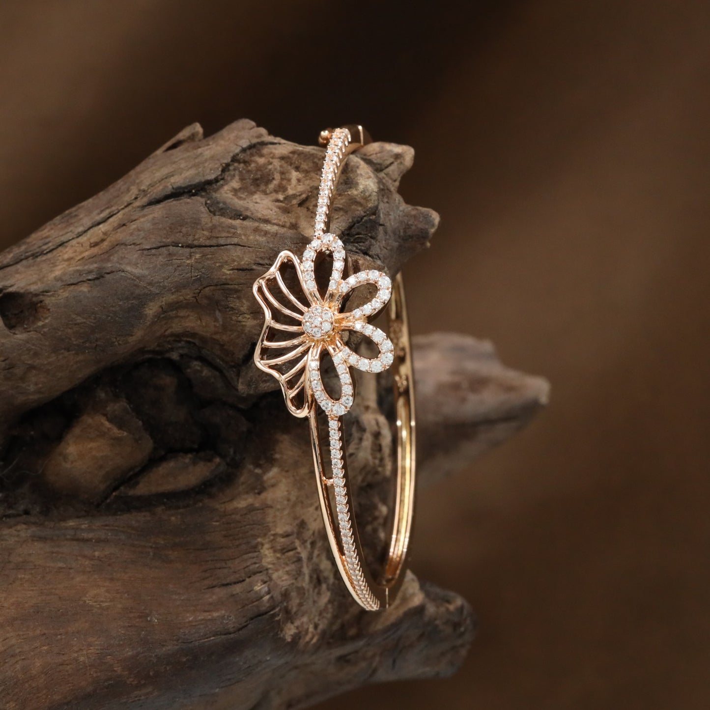 Bloom Outline Kada with Floral Petal Arrangement and Border Detailing