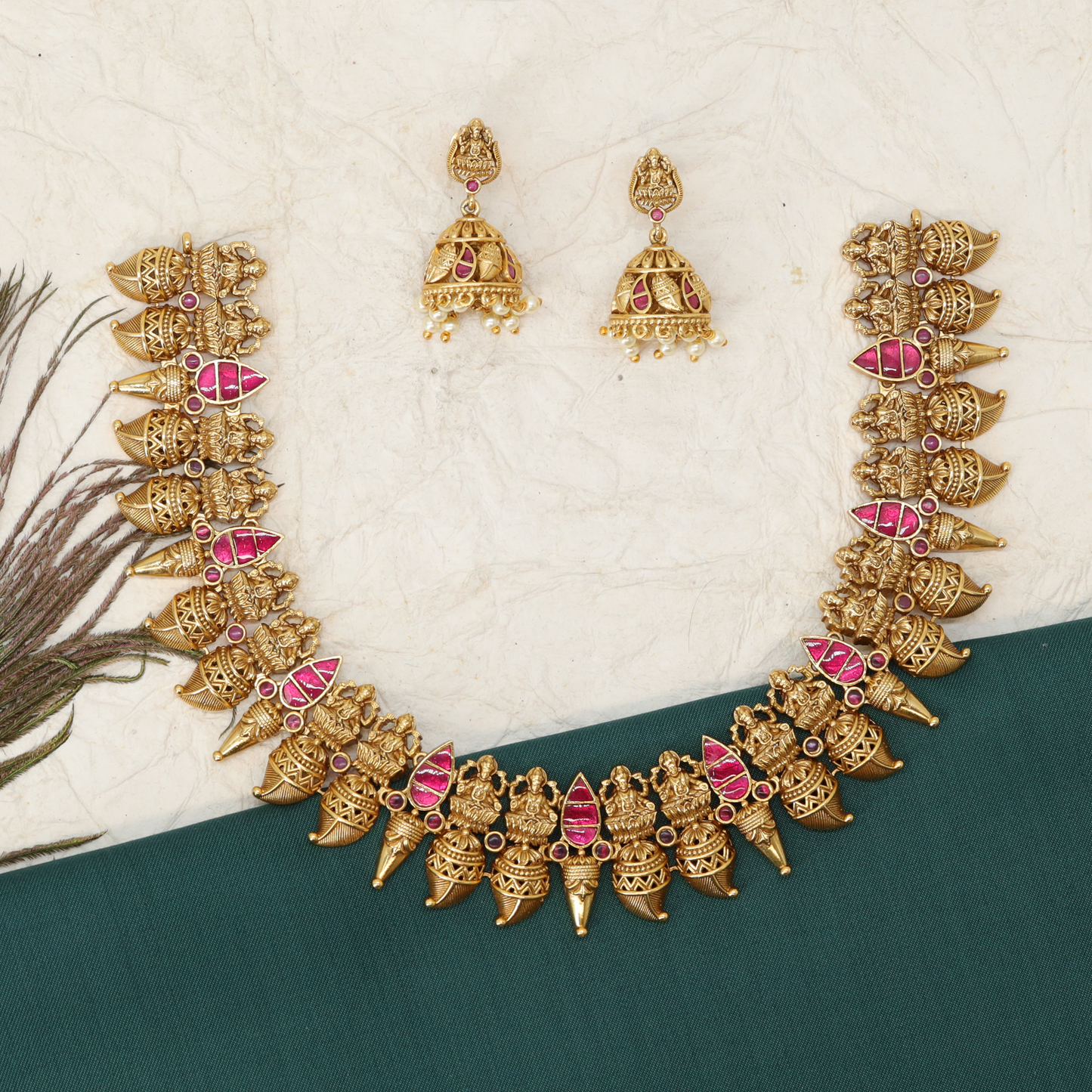 Antique Necklace X102650