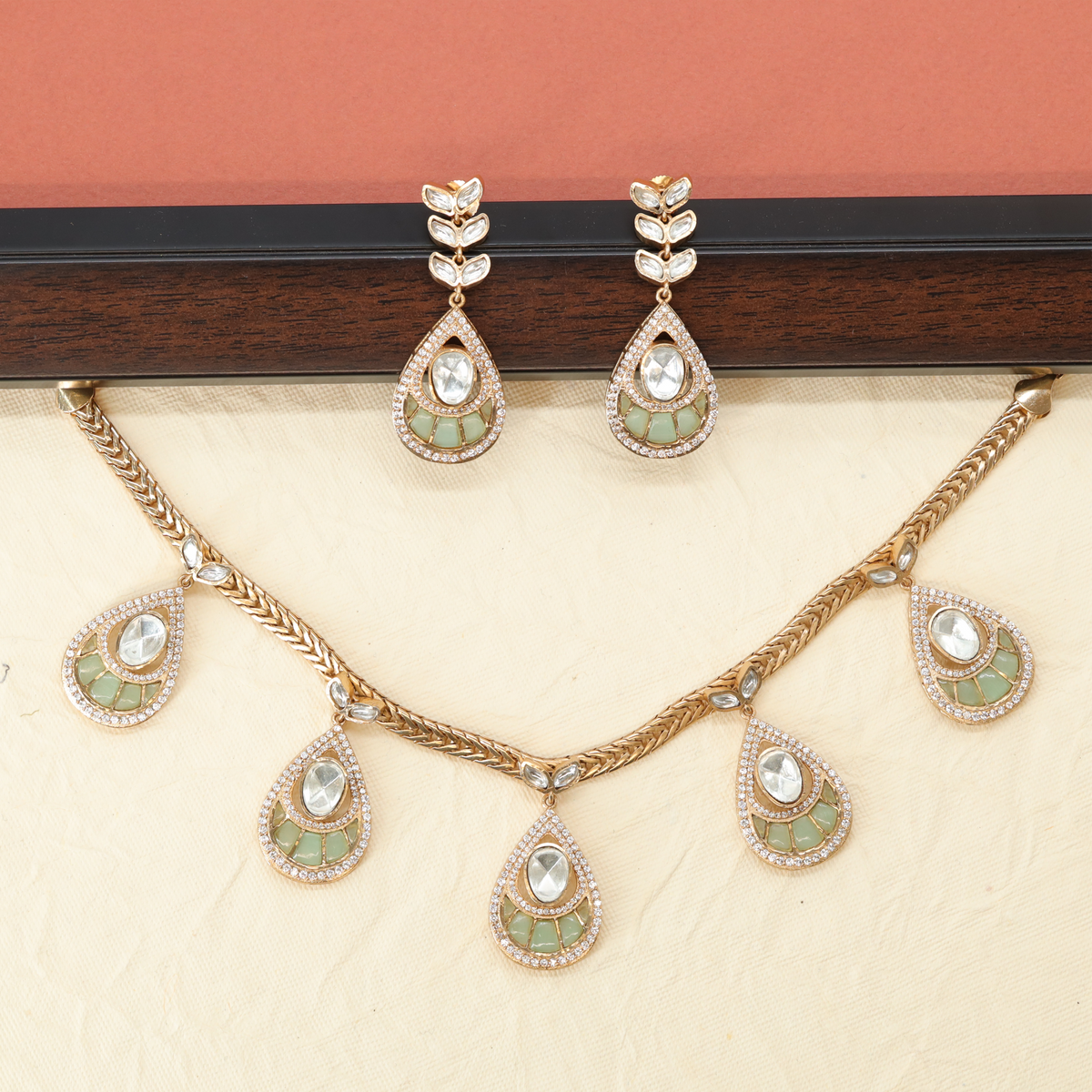 Stylish Rope Chain Necklace with Drop Elements and Matching Earrings