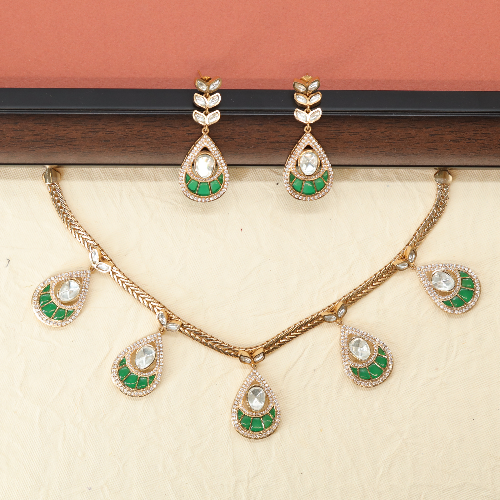 Stylish Rope Chain Necklace with Drop Elements and Matching Earrings
