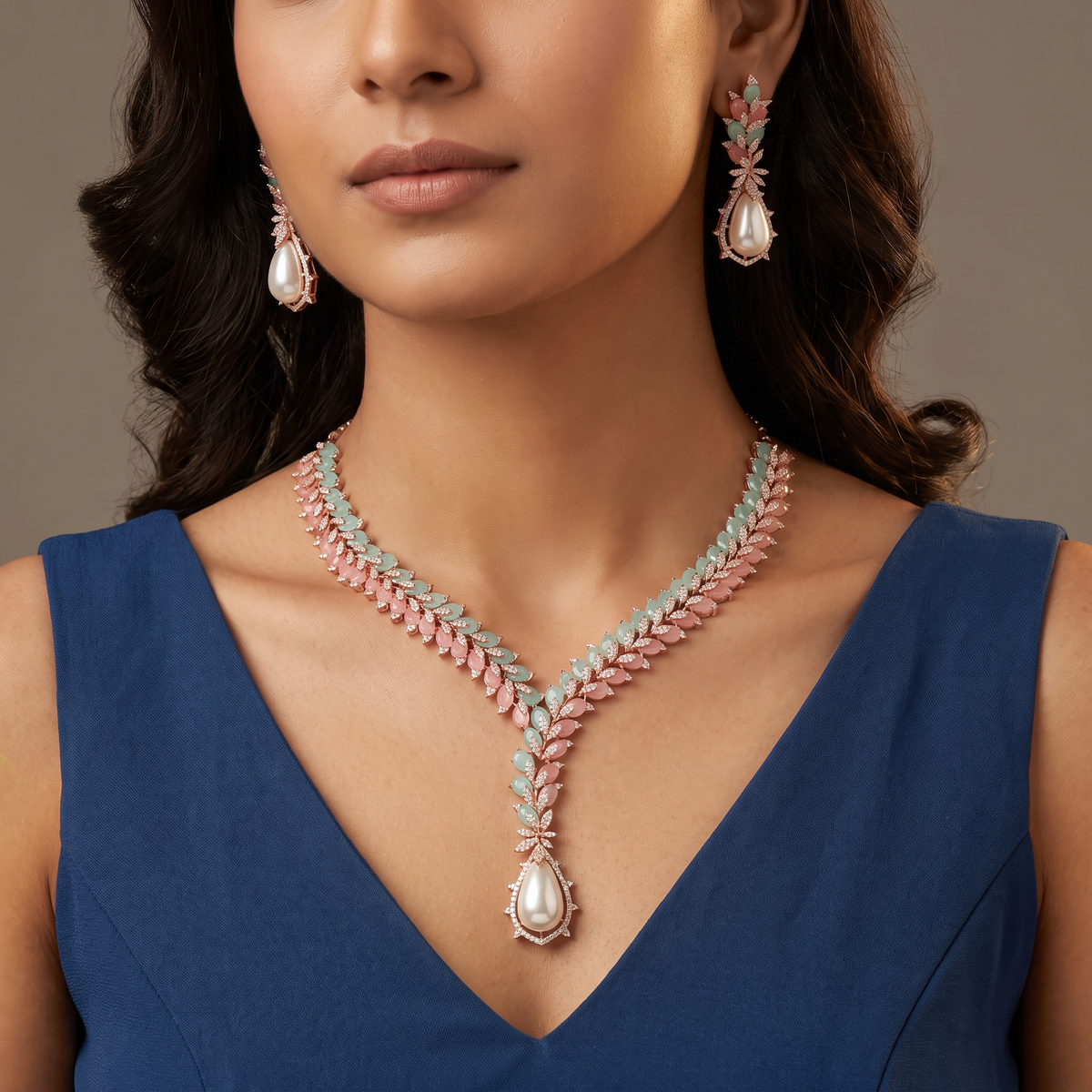 Graceful Botanical Pattern Crytalstal Necklace with Cascading Leaf Segments
