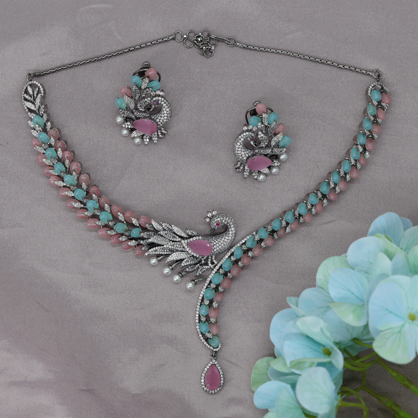 Radiant Swan Silhouette Necklace Set with Decorative Feather Links and Drop Detail