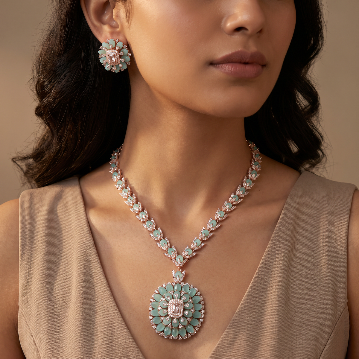 Radiating Floral Crytalstal Necklace with Petal Pattern Chain and Circular Pendant