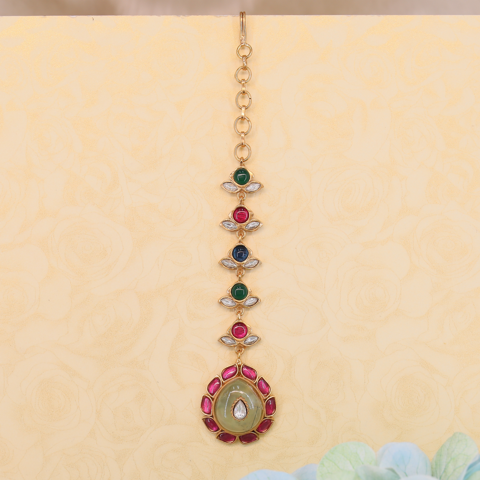 Graceful Ethnic Maang Tikka with Linked Motif Design