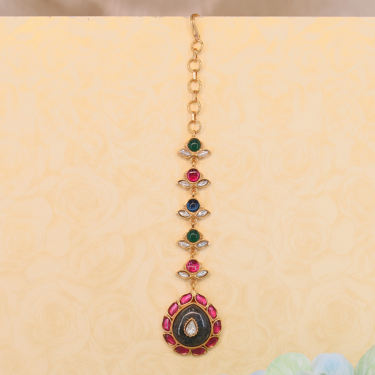 Graceful Ethnic Maang Tikka with Linked Motif Design
