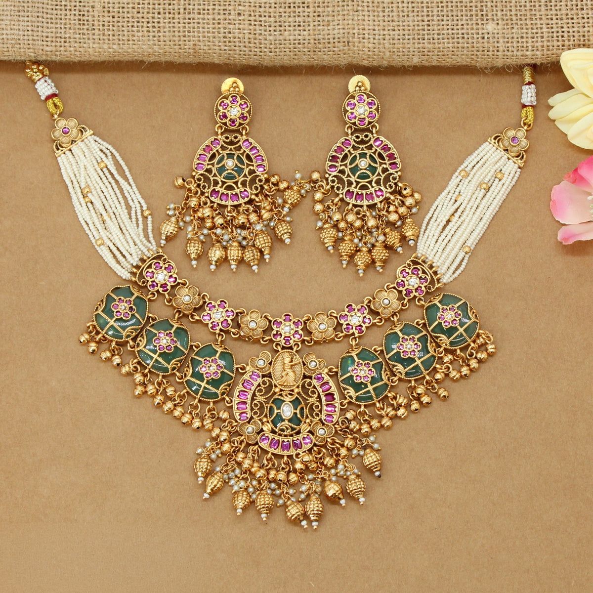 Classic Kundan Pearl Necklace With Multi-Strand Pearl Detailing