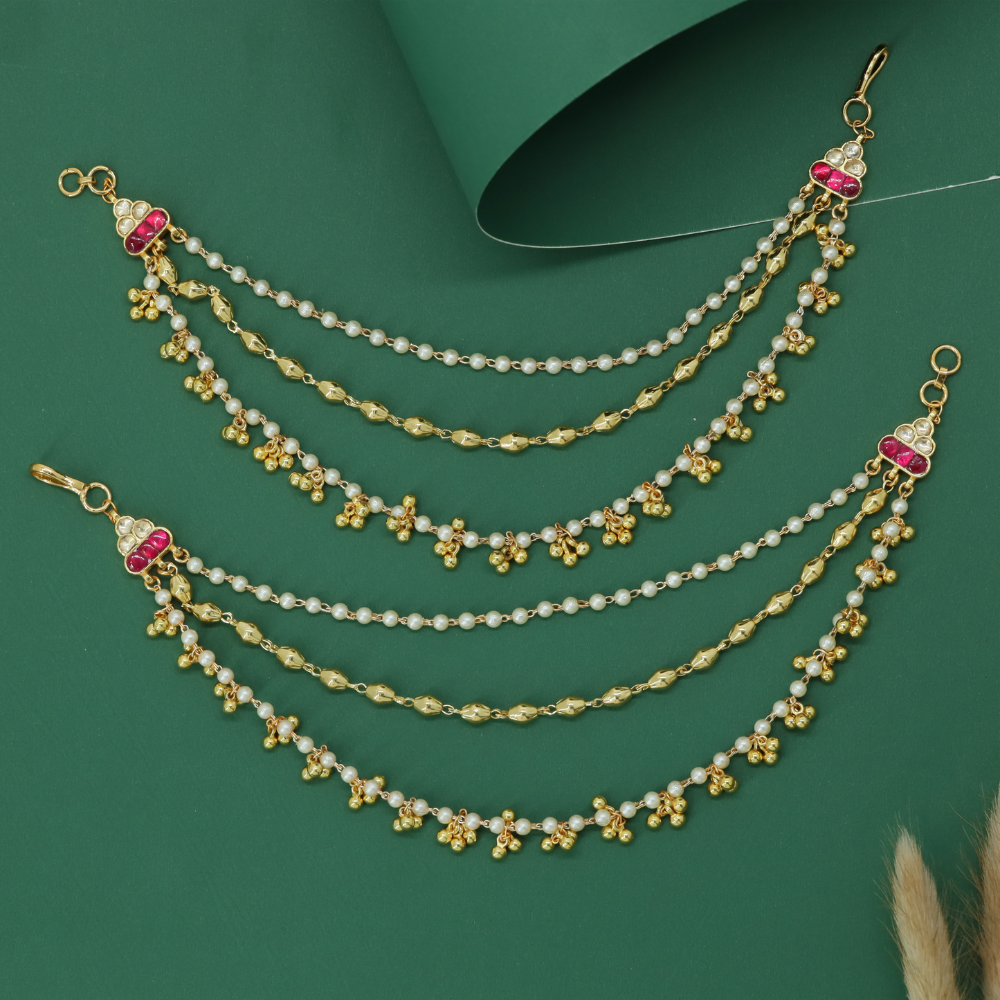 Refined Jadau Mati with Alternating Link Chains and Tiny Hanging Bead Motifs