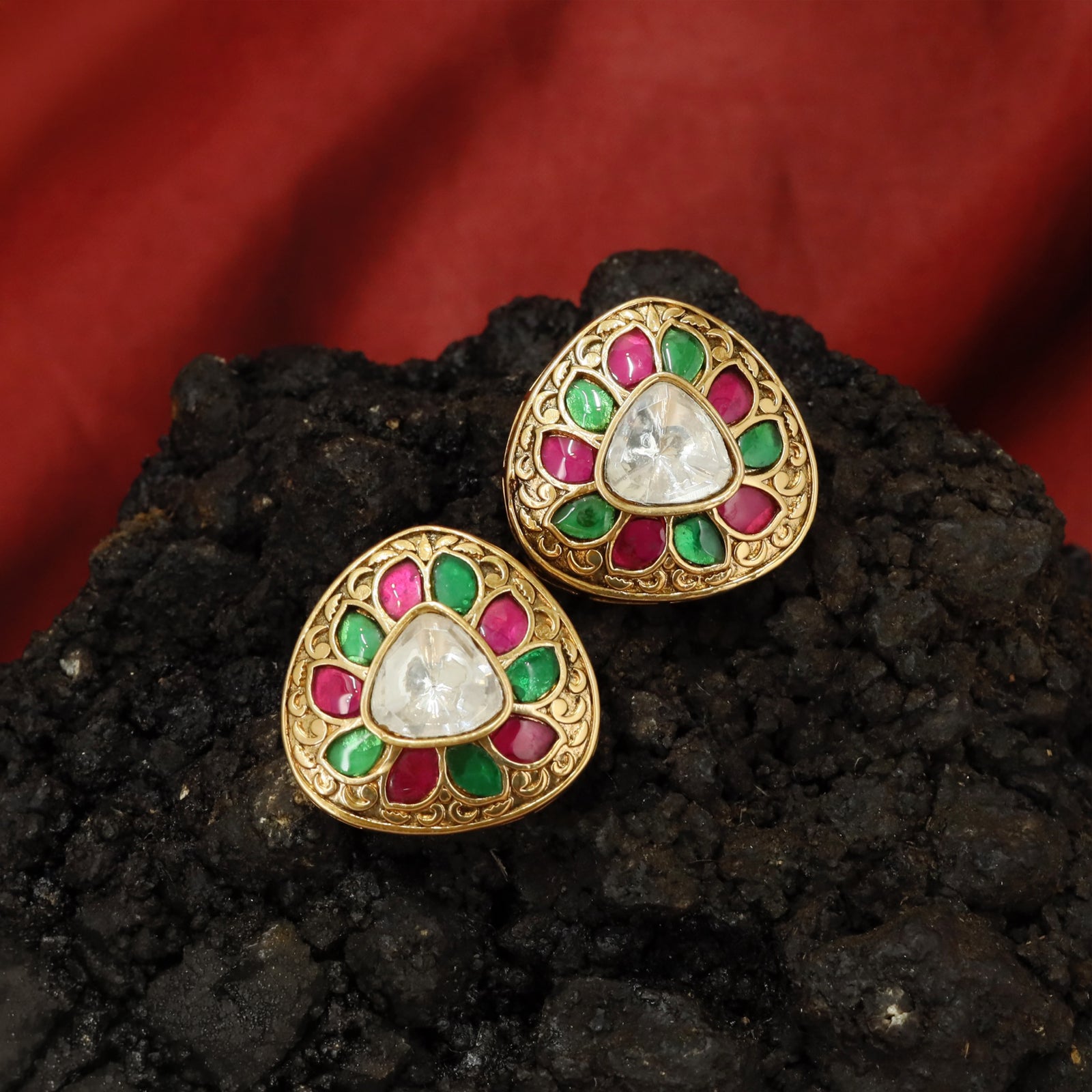 Elegant Triangle Core Stud Earrings with Symmetrical Petal Spread and Border Work