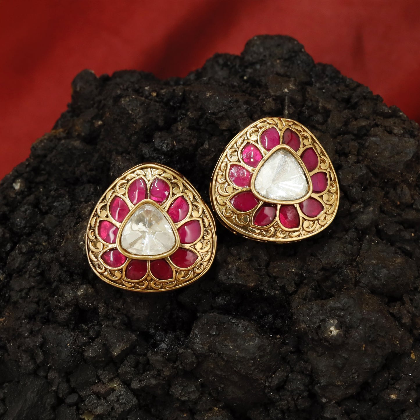 Elegant Triangle Core Stud Earrings with Symmetrical Petal Spread and Border Work