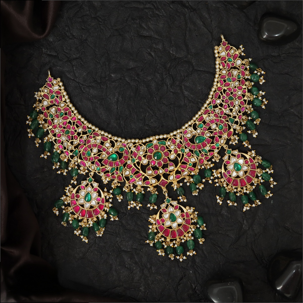 Royal Jadau Necklace with Intricate Floral Detailing
