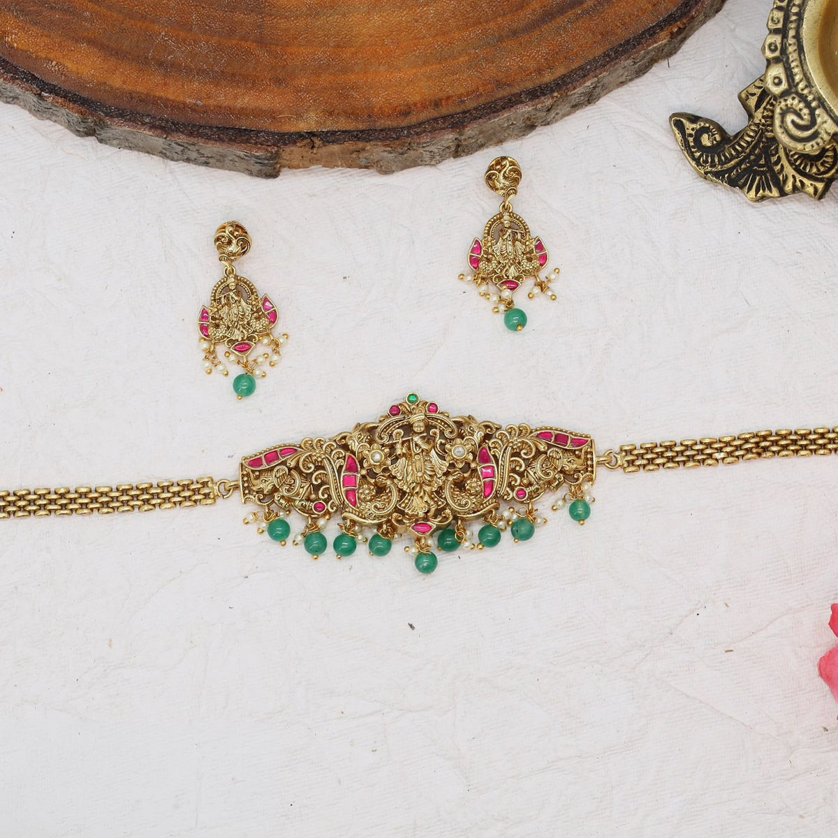 Classic Antique Choker With Ornamental Detailing