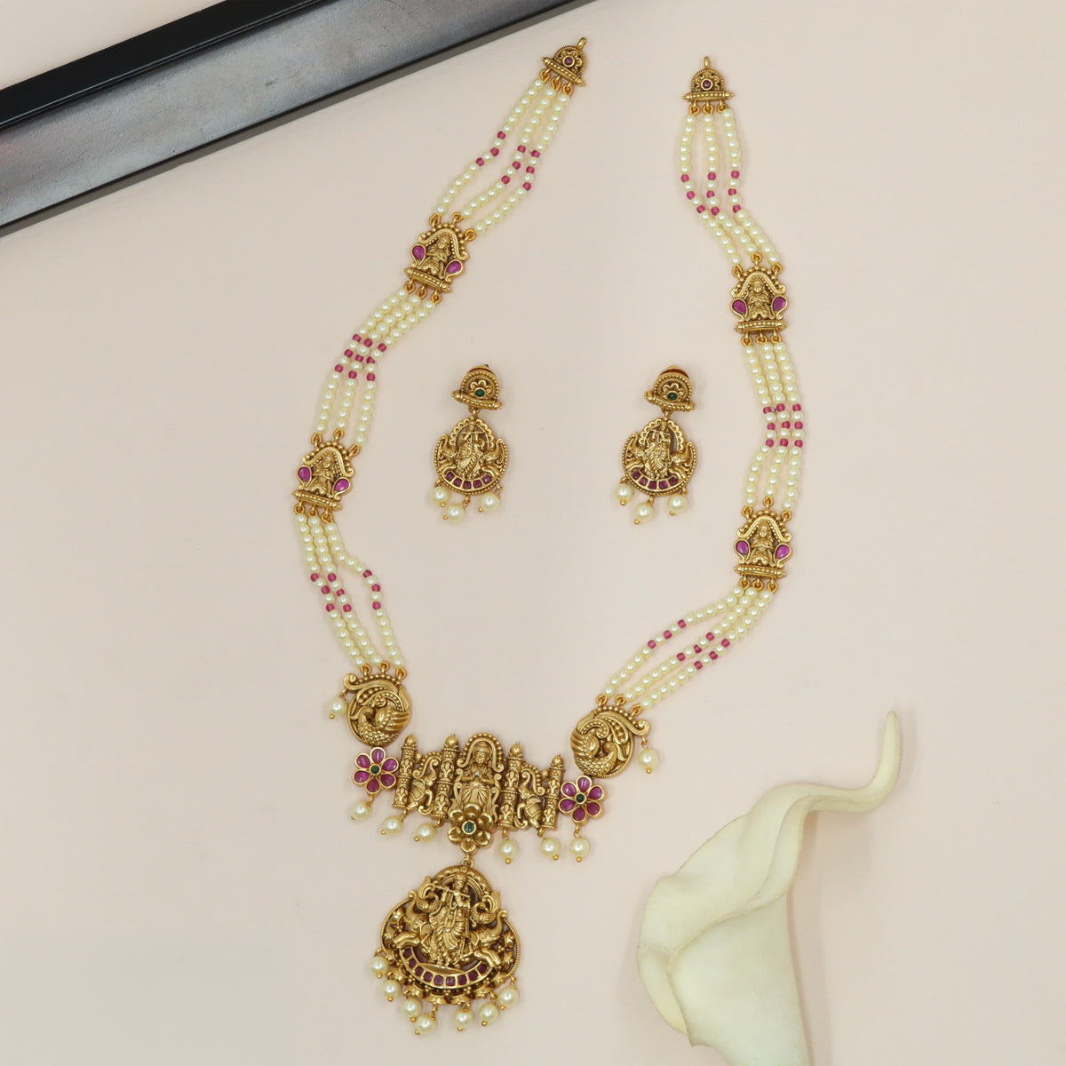 Divine Antique Long Haara With Krishna Centrepiece