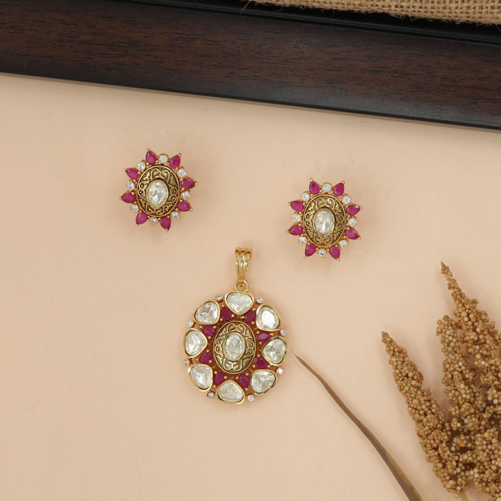 Sunburst Motif Pendant Set
