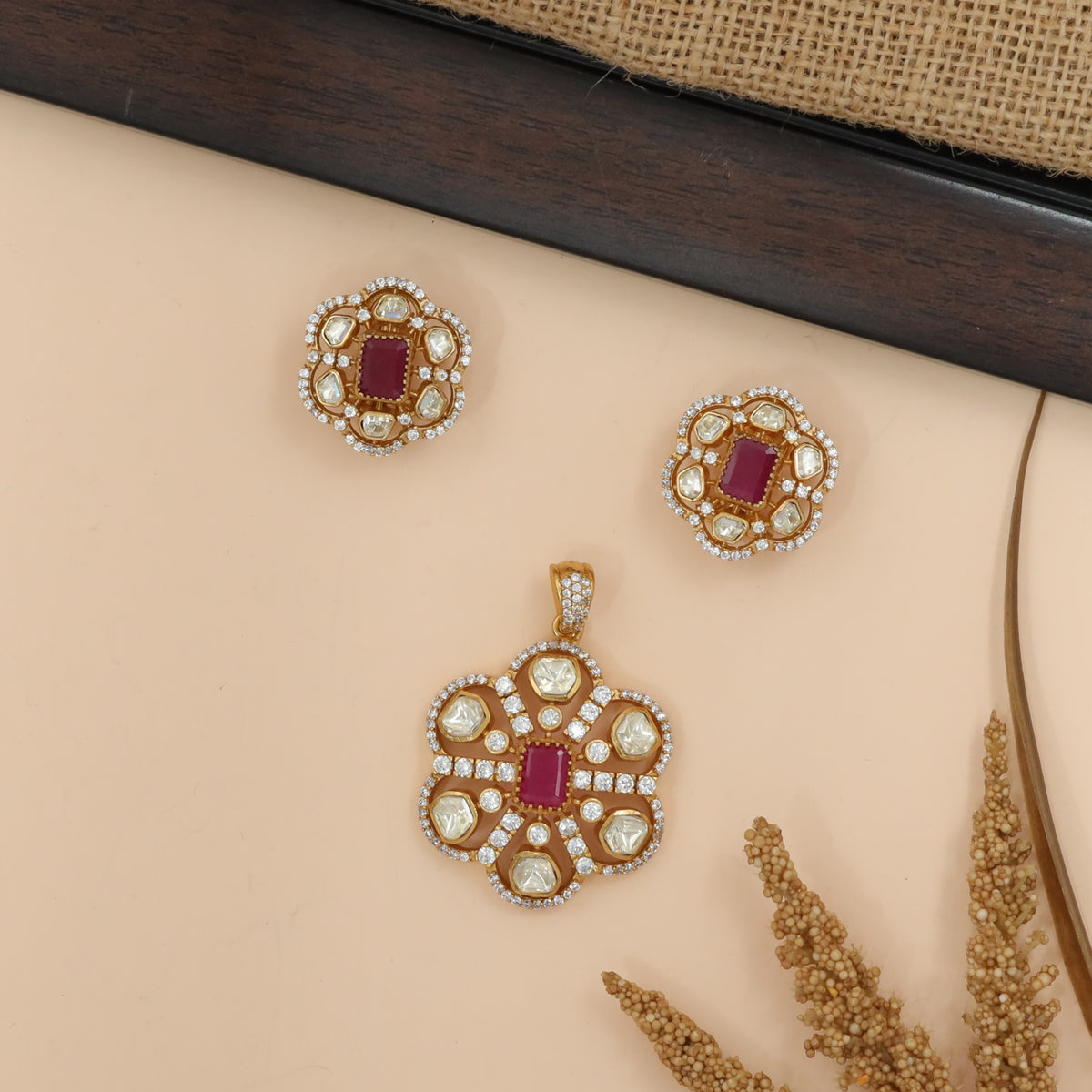 Petal Motif Frame Pendant Set
