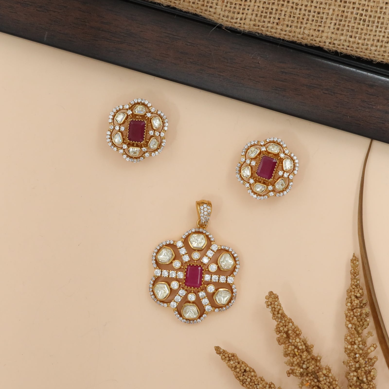 Petal Motif Frame Pendant Set