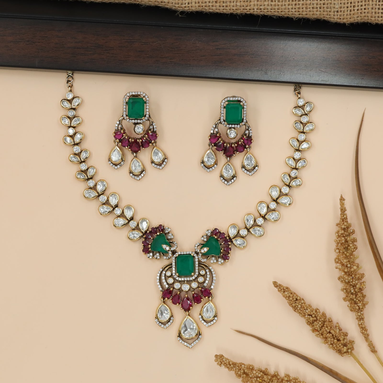 Graceful Kundan Necklace with Drop Detailing