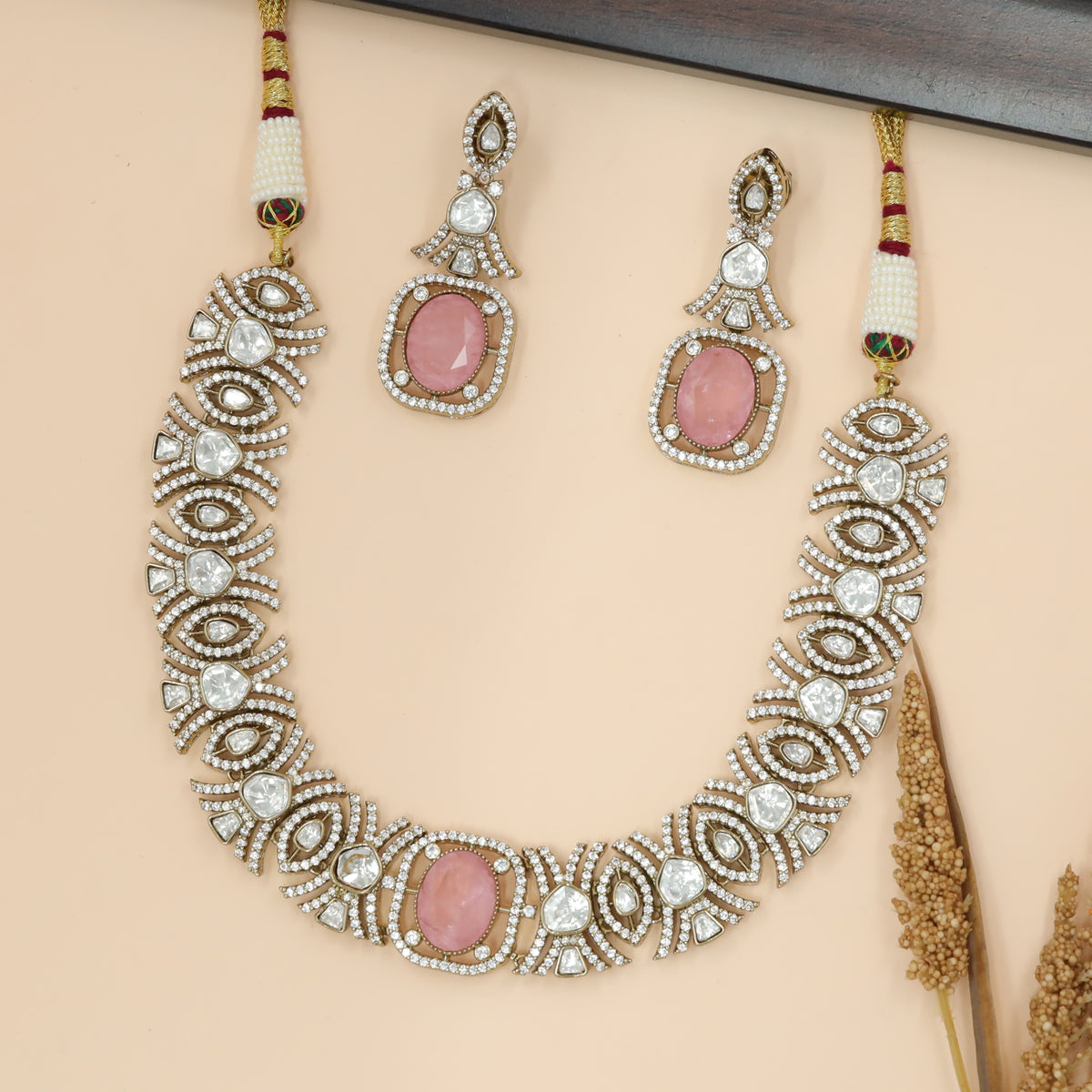 Structured Necklace with Repeating Eye-Shaped Motif Construction