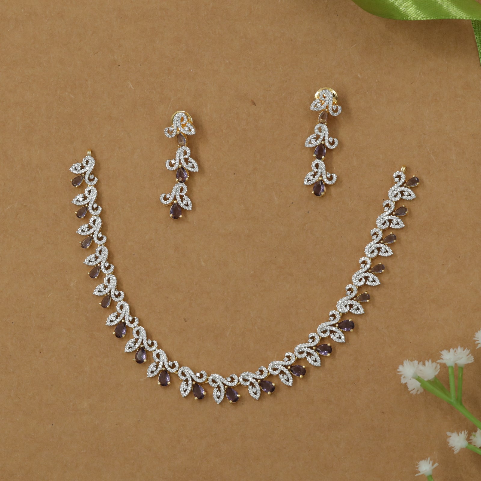 Flowing Necklace with Interlinked Vine Motifs and Drop Edge