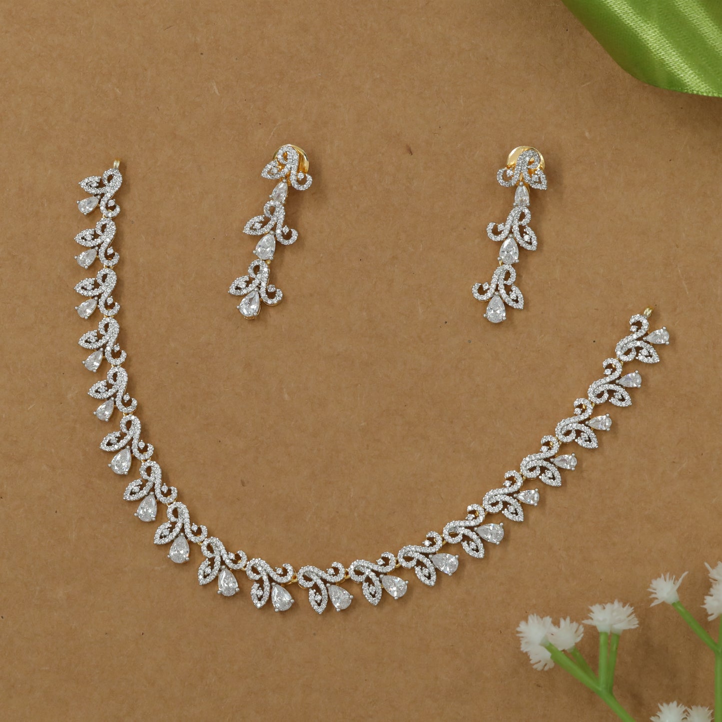 Flowing Necklace with Interlinked Vine Motifs and Drop Edge