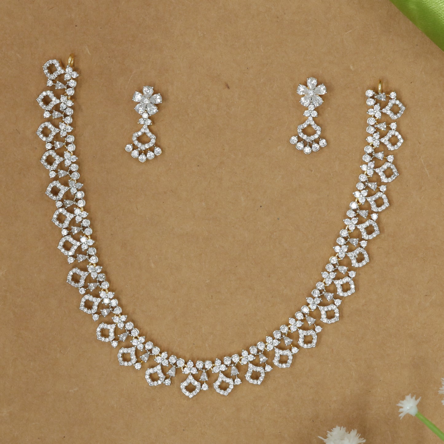 Geometric Loop & Floral Link Necklace Set with Rhythmic Drop Pattern