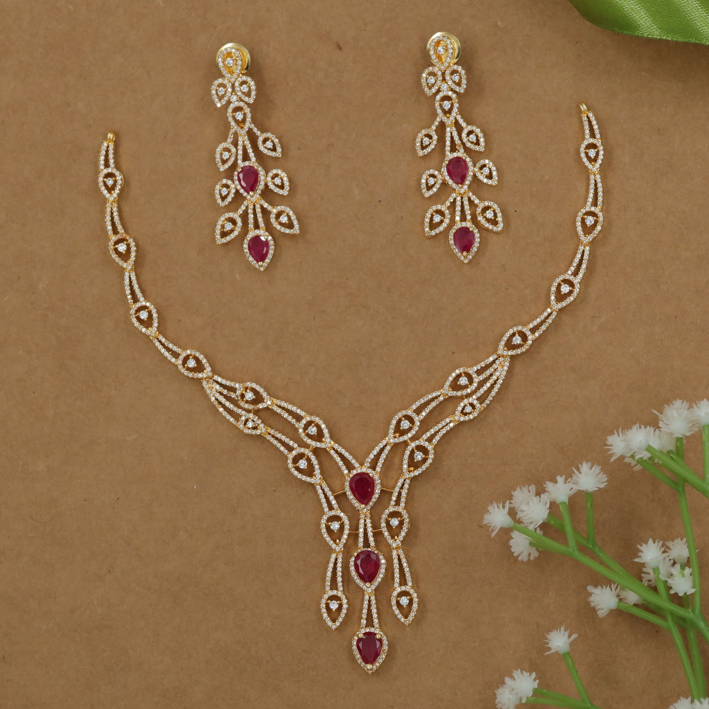 Dual-Tone Pear Drop Necklace Set with Interlinked Teardrop Framework