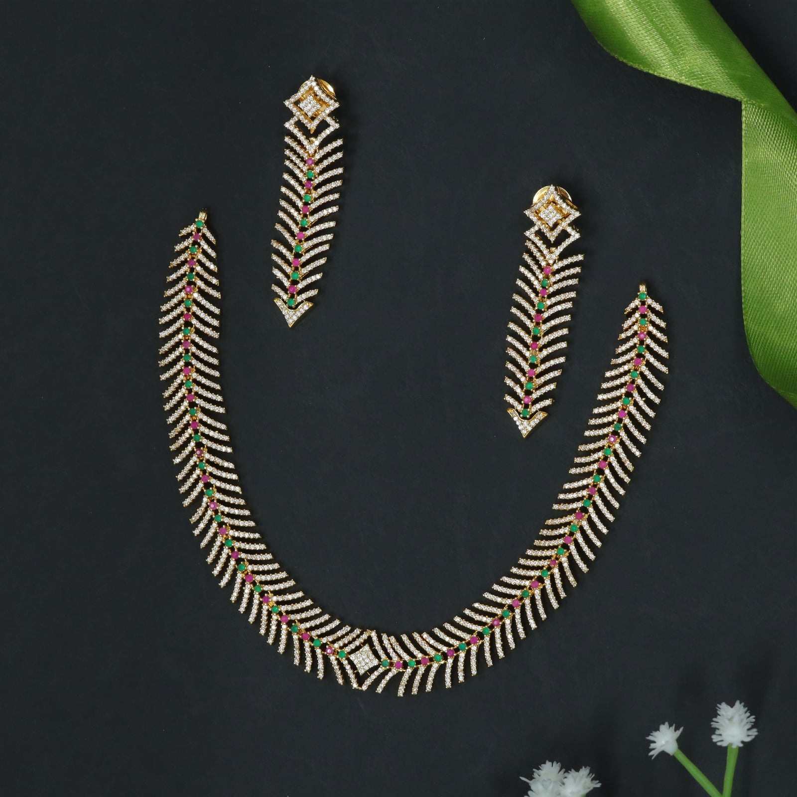 Elegant Linear Stone Pattern Necklace with Chevron Spine Style Design Set