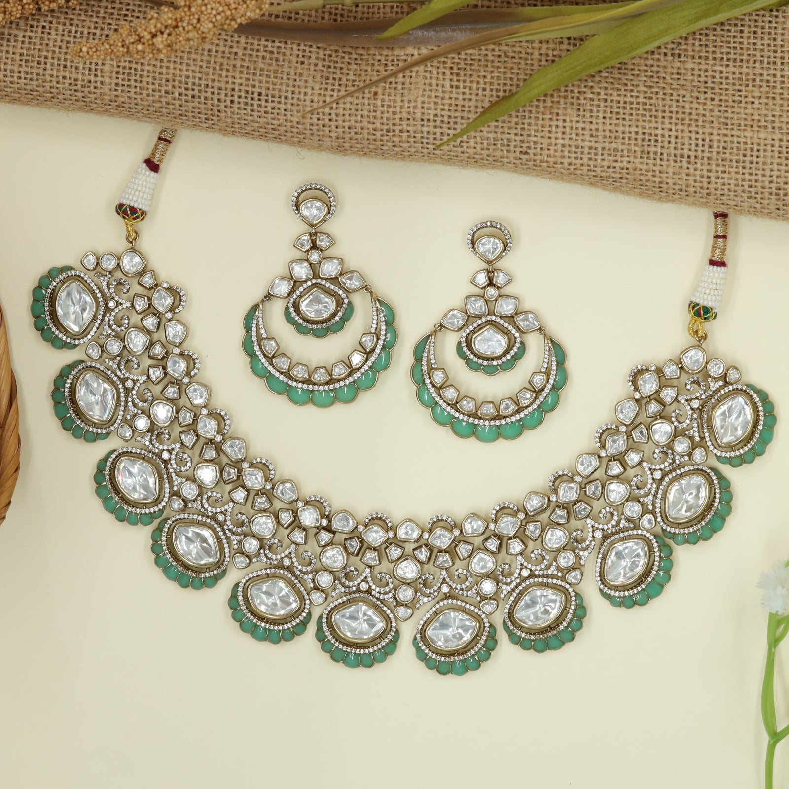 Decorative Frame Necklace with Continuous Oval Rhythm